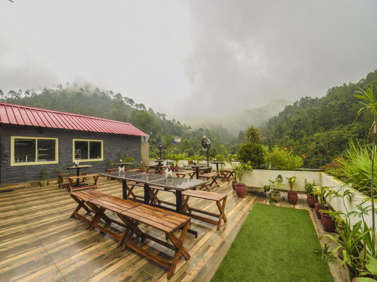 Oyo 7905 Holiday Inn Dalhousie Dış mekan fotoğraf
