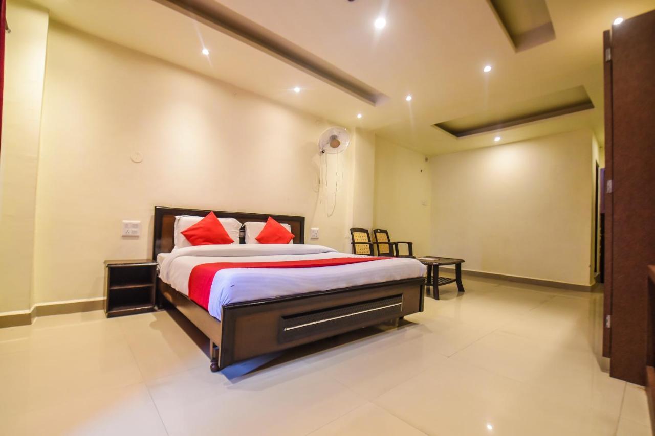 Oyo 7905 Holiday Inn Dalhousie Dış mekan fotoğraf